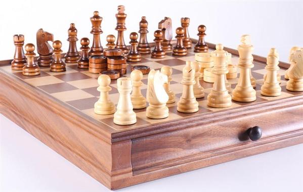 WOODED CHESS PIECES CHESSMEN WITH WOODEN SLIDING STORAGE BOX INCLUDED 