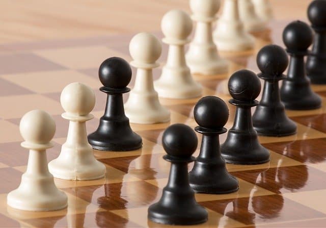 How Do The Pawns Move In A Chess Game?